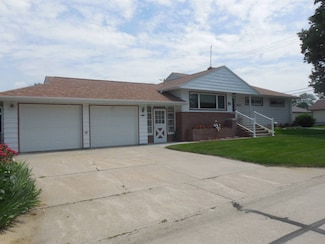 833 S 7th St, Albion, NE 68620