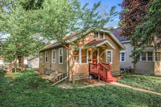 1067 27th Ave SE, Minneapolis, MN 55414