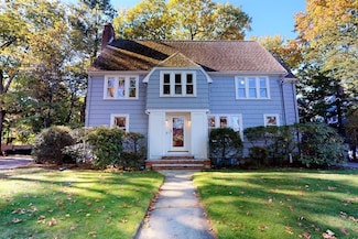 11 Glastonbury Oval, Waban, MA 02468