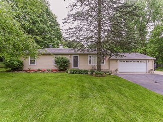 3410 Woodland Cir N, Island Lake, IL 60042
