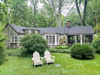 1633 Walker Rd, Fennville, MI 49408
