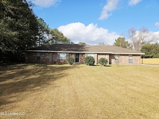 1064 Lake Shore Rd, Hattiesburg, MS 39401