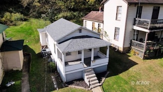 691 Brownell Ave, Middleport, OH 45760