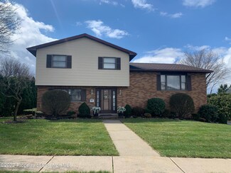 202 Swinick Dr, Dunmore, PA 18512