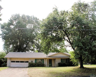 1414 Dartmouth St, Longview, TX 75601