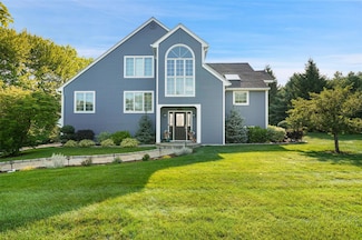 3370 Spruce St, Mohegan Lake, NY 10547