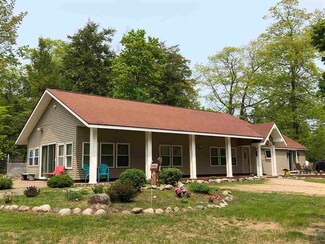10347 Wheeling Rd, Carp Lake, MI 49718