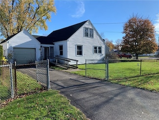 5 Wyncrest Dr, East Syracuse, NY 13057