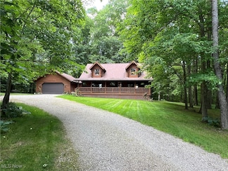 7009 Grovedell St SE, Waynesburg, OH 44688