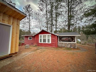 2920 Bywater Ln, Republic, MI 49879