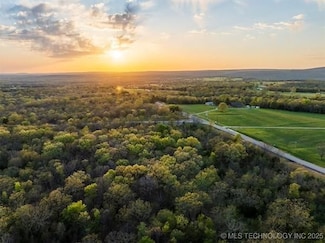 101 NE 2nd St, Muldrow, OK 74948