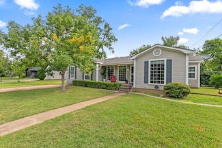 304 E Hackberry St, Fredericksburg, TX 78624