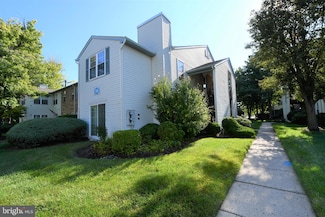 98 Center Ln, Mount Laurel, NJ 08054
