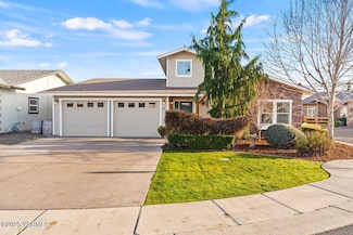 705 Kachess Ln, Zillah, WA 98953