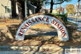 4 Renaissance Ln, New Brunswick, NJ 08901