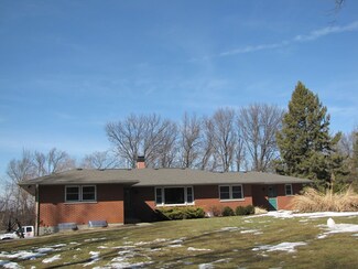 40W899 Russell Rd, Elgin, IL 60124