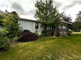 411 Aquaview Dr, Oxford, MI 48371