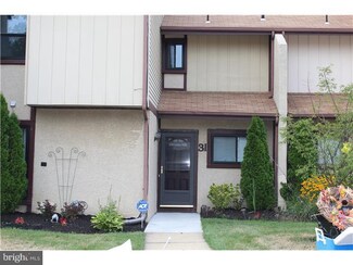 31 Viburnum Ln, Mount Laurel, NJ 08054
