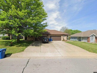403 S James St, Nixa, MO 65714