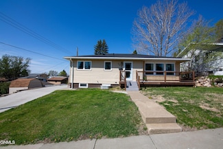 703 10th Ave NW, Mandan, ND 58554