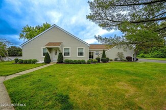 84 F Parkway Dr, Freehold, NJ 07728