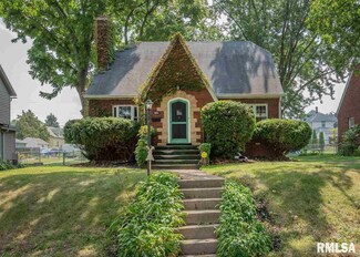 921 W 16th St, Davenport, IA 52804