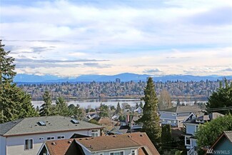 307 N 73rd St Unit 4, Seattle, WA 98103