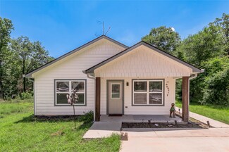 14 Walnut Ln, Huntsville, TX 77320