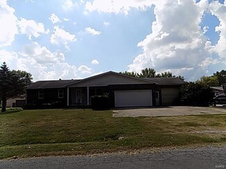 808 E John St, Bunker Hill, IL 62014