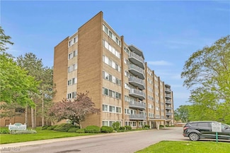 6640 Pearl Rd Unit 104, Parma Heights, OH 44130