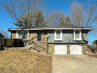 417 NE Lee Dr, Blue Springs, MO 64014
