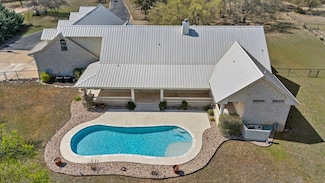 312 Quarterhorse Dr, Liberty Hill, TX 78642