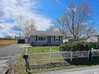 203 W Tamaroa Rd, Ina, IL 62846