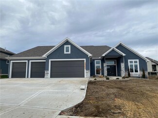 10134 N Kansas Ct, Kansas City, MO 64155