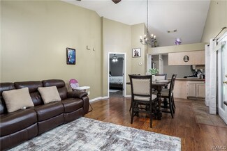 2528 Meadowlark Ln, Northport, AL 35476