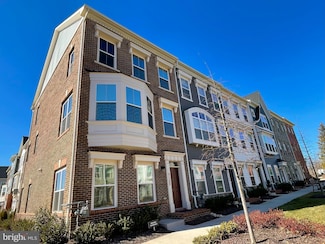 5122 Ridgeview Retreat Dr, Chantilly, VA 20151