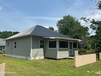 26 1st Safie St, Rockingham, NC 28379