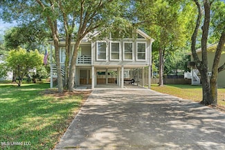 144 Forest St, Pass Christian, MS 39571
