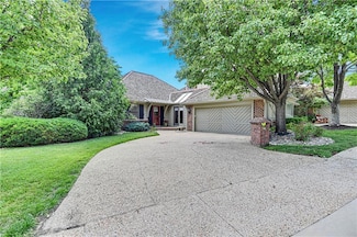 1903 Quail Creek Dr, Lawrence, KS 66047