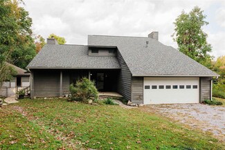 112 E Lake Bend Dr, Elmore, AL 36025