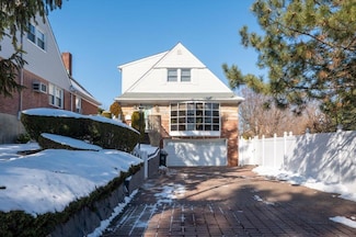 19611 Pompeii Ave, Hollis, NY 11423