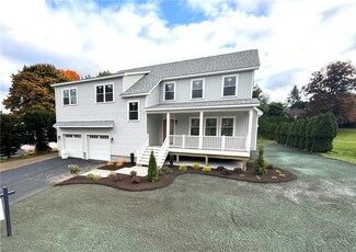 35 Whitewood Dr, Cranston, RI 02920