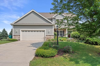 W141N10568 Wooded Hills Dr, Germantown, WI 53022