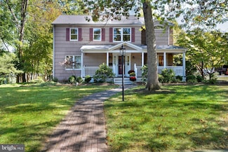 37 Eglantine Ave, Pennington, NJ 08534