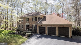 8232 Honeysuckle Rd, Manassas, VA 20112
