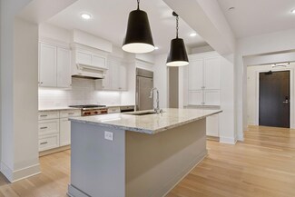 222 Ferndale Rd S Unit 207, Wayzata, MN 55391