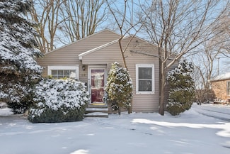 22 N Lewis Ave, Waukegan, IL 60085