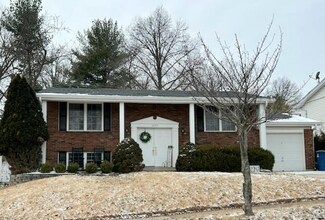 2347 Wesglen Estates Dr, Maryland Heights, MO 63043