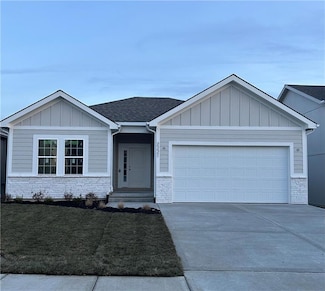 2221 NW 94th St, Kansas City, MO 64154