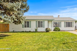 11 Suntides Blvd, Yakima, WA 98908